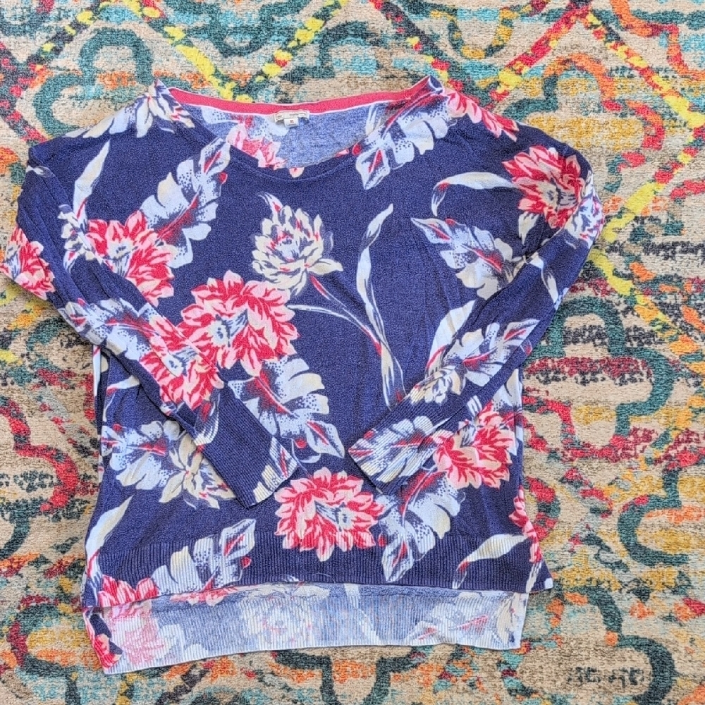 Gap Scoop Neck Long Sleeve Tee Red White Blue Floral Pattern XS